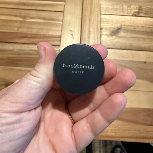 New bare minerals matte foundation spf 15 fairly light n10 - Picture 3 of 3